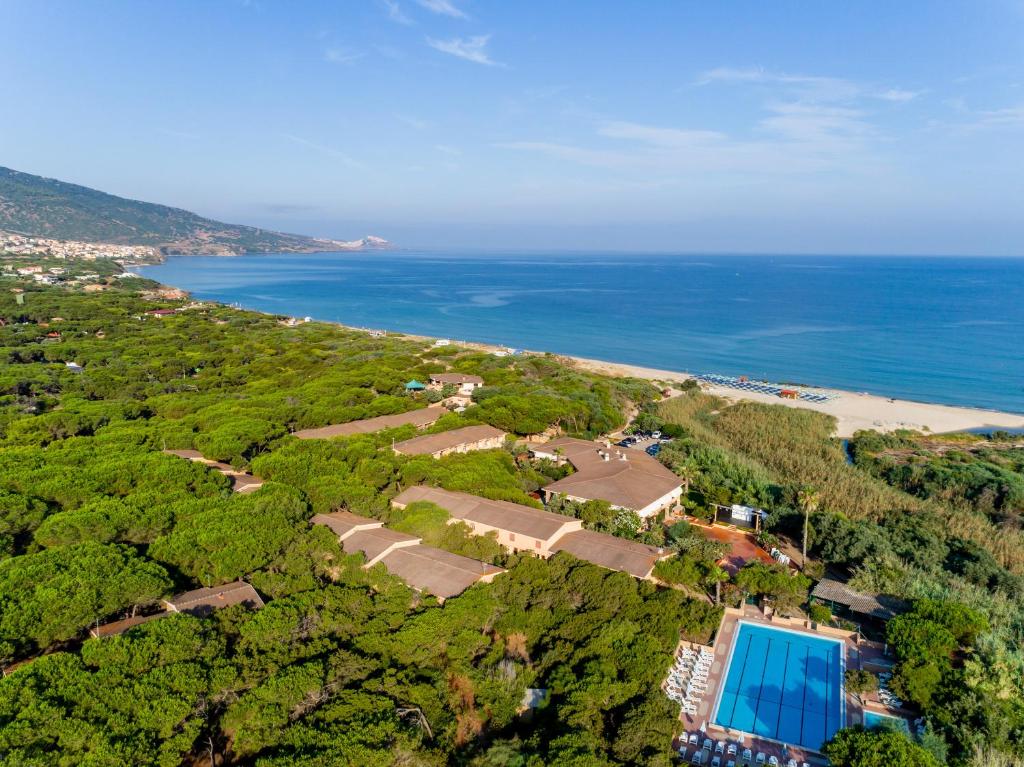 an aerial view of a beach and the ocean at Club Hotel Residence Baiaverde in Valledoria