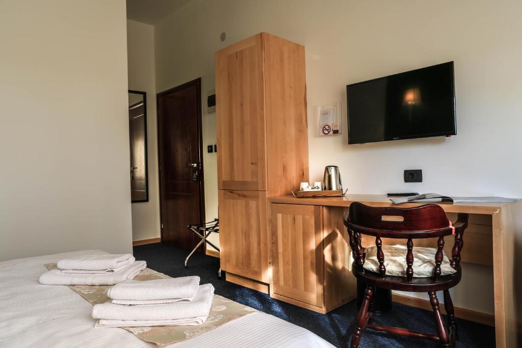 TV a/nebo společenská místnost v ubytování GARNI HOTEL ATRIUM