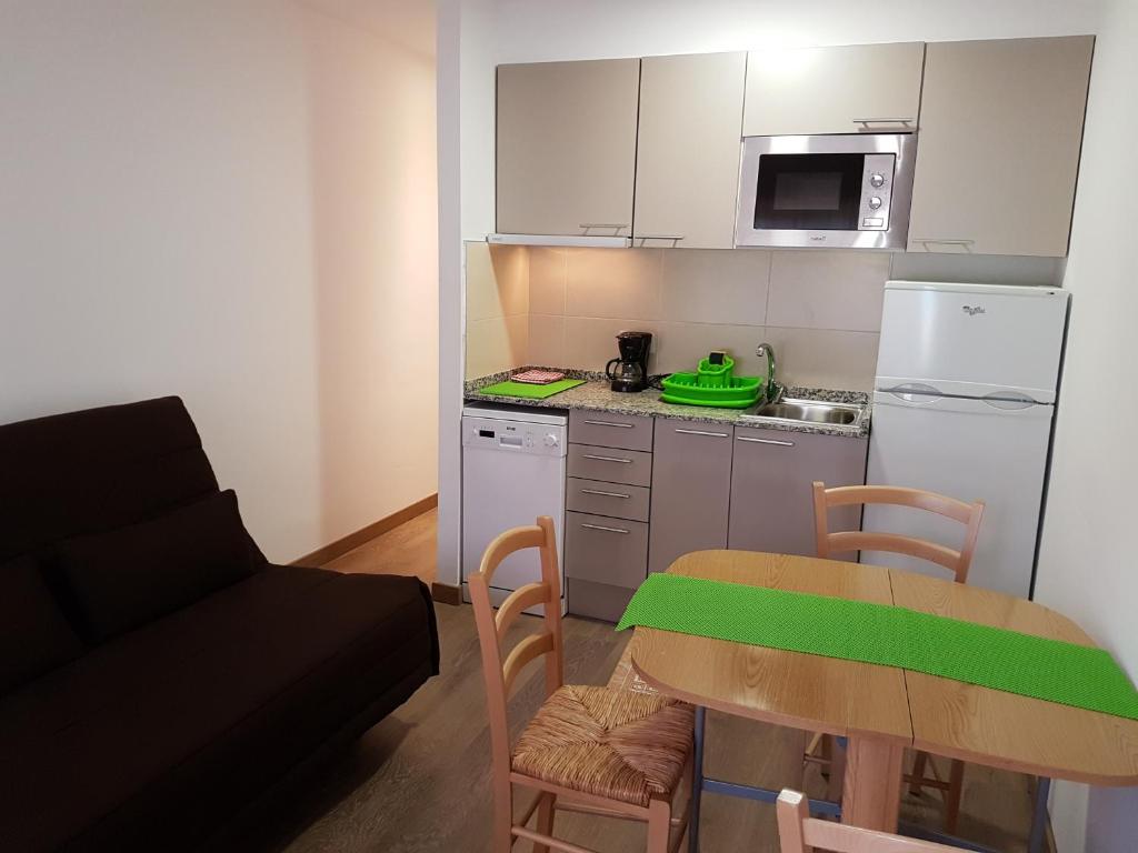 Kuchyň nebo kuchyňský kout v ubytování Apartamentos Grifovacances Consuegra 1