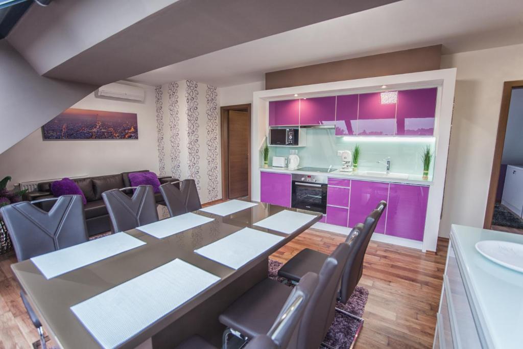 Kuchyňa alebo kuchynka v ubytovaní Rubin Relax Apartman