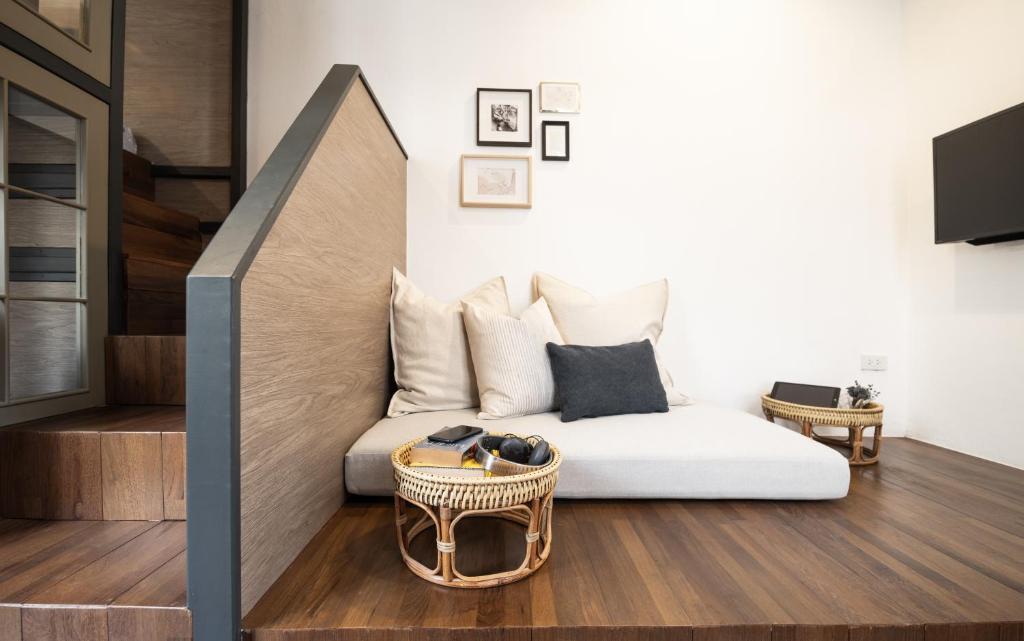 Warm Window Silom - Budget Twin Room