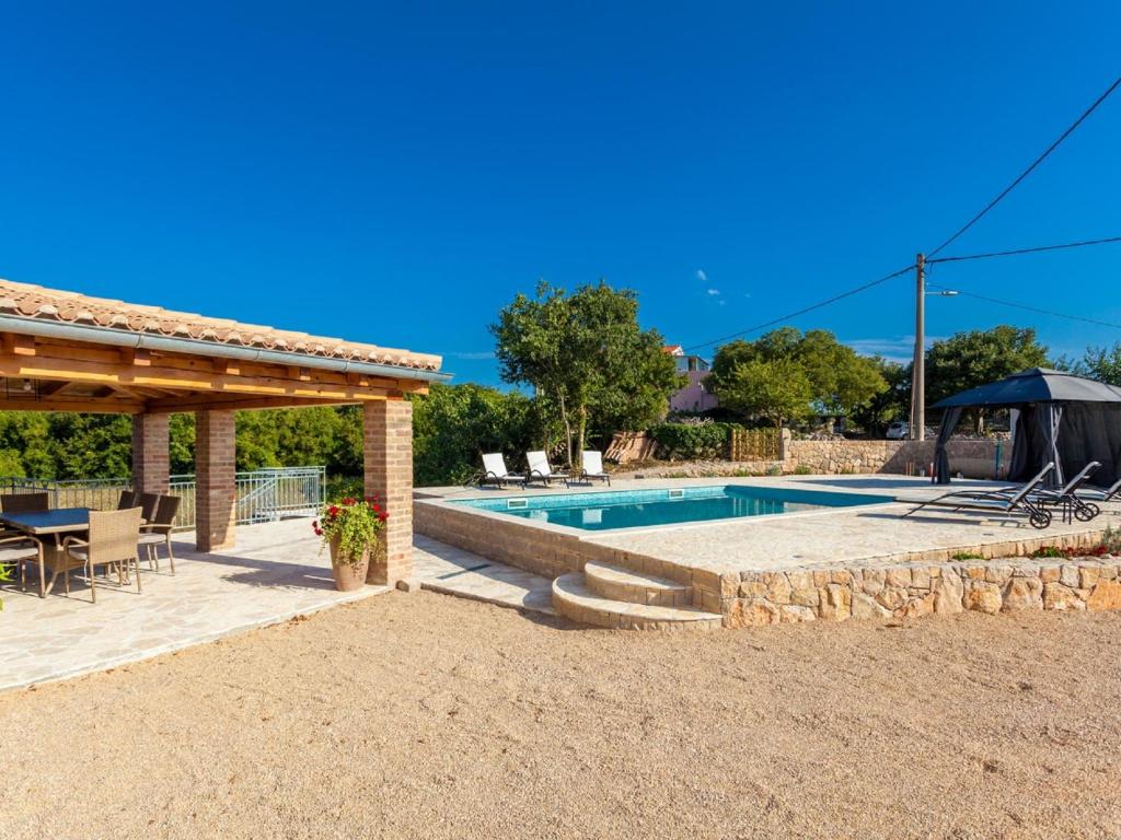 een huis met een zwembad en een paviljoen bij Gorgeous villa in Malinska with private pool in Malinska