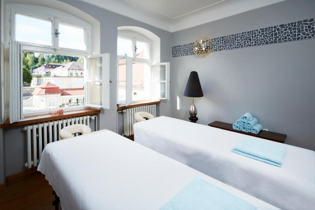 Postel nebo postele na pokoji v ubytování Spa Resort Libverda - Hotel Lesní Zátiší