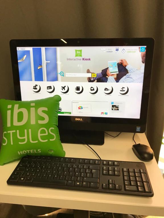 TV a/nebo společenská místnost v ubytování Ibis Styles Chambery Centre Gare