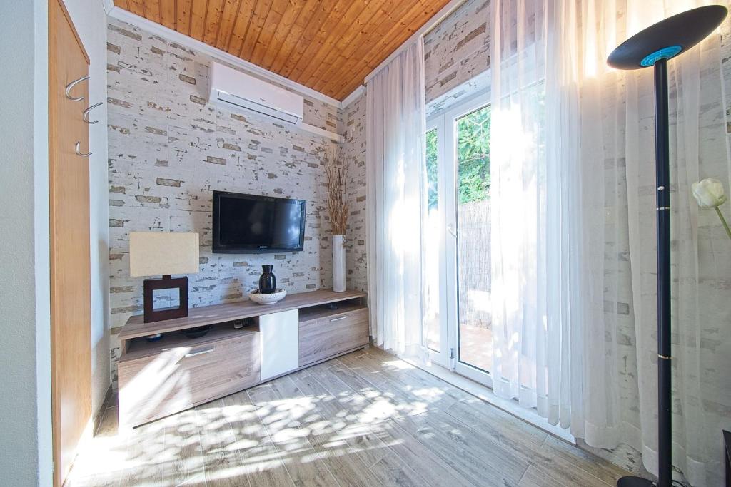 TV a/nebo společenská místnost v ubytování Lovely apartment Silvana