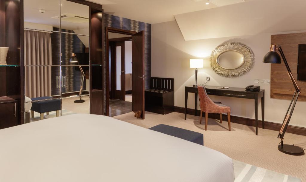 Cambridge Belfry Hotel & Spa - Penthouse King Suite