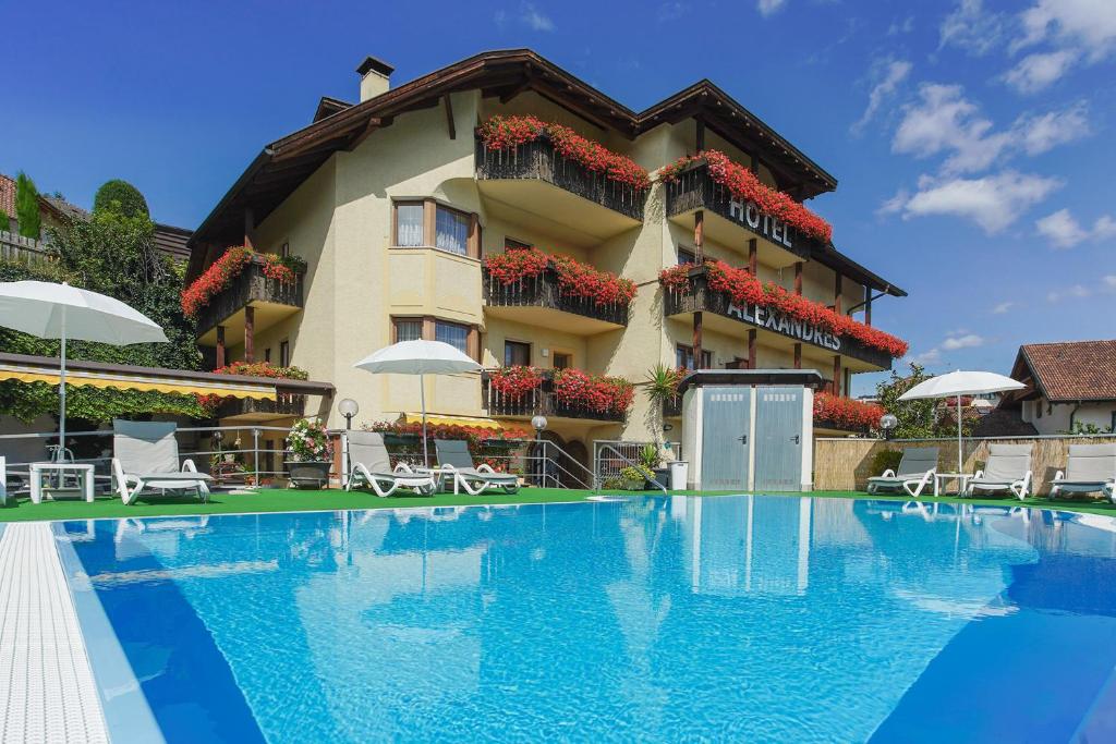 Bazén v ubytování Hotel Alexandres nebo v jeho okolí