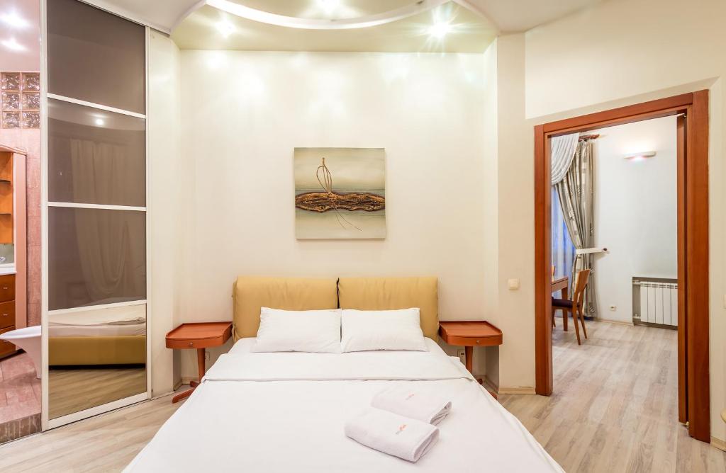 DayFlat Apartments - One-Bedroom Apartment On Khreschatyk 25
