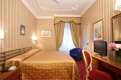 TV a/nebo společenská místnost v ubytování Hotel Eliseo