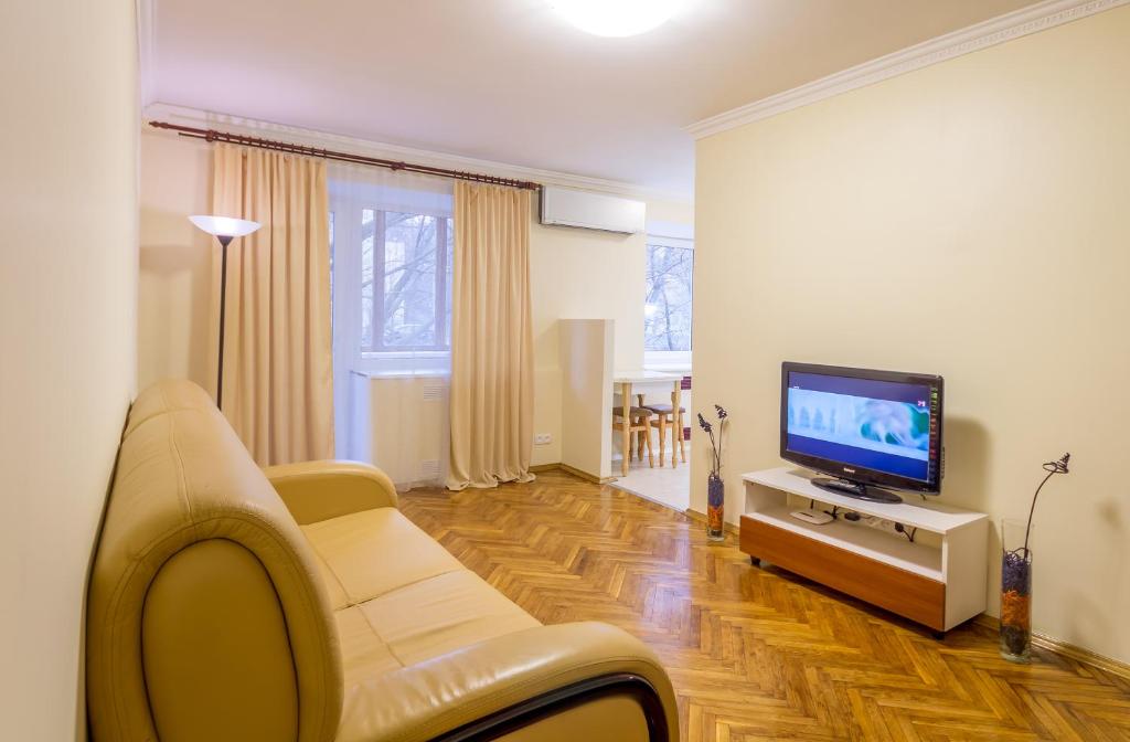 DayFlat Apartments - Two-Bedroom Apartment On Leonida Pervomais'koho St, 11