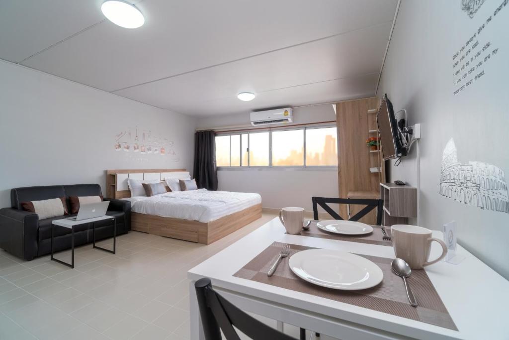 Popular Condo Muangthong T1 by Khun Eve