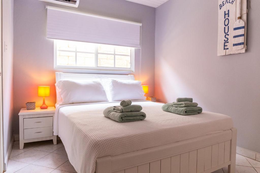 Cama ou camas em um quarto em Little Palm Apartments Aruba