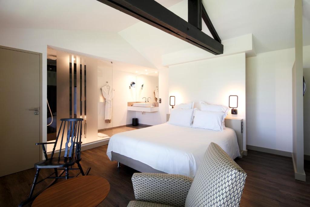Postel nebo postele na pokoji v ubytování Auberge Du Paradis