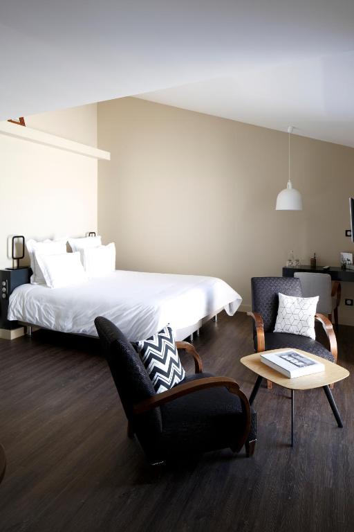 Postel nebo postele na pokoji v ubytování Auberge Du Paradis