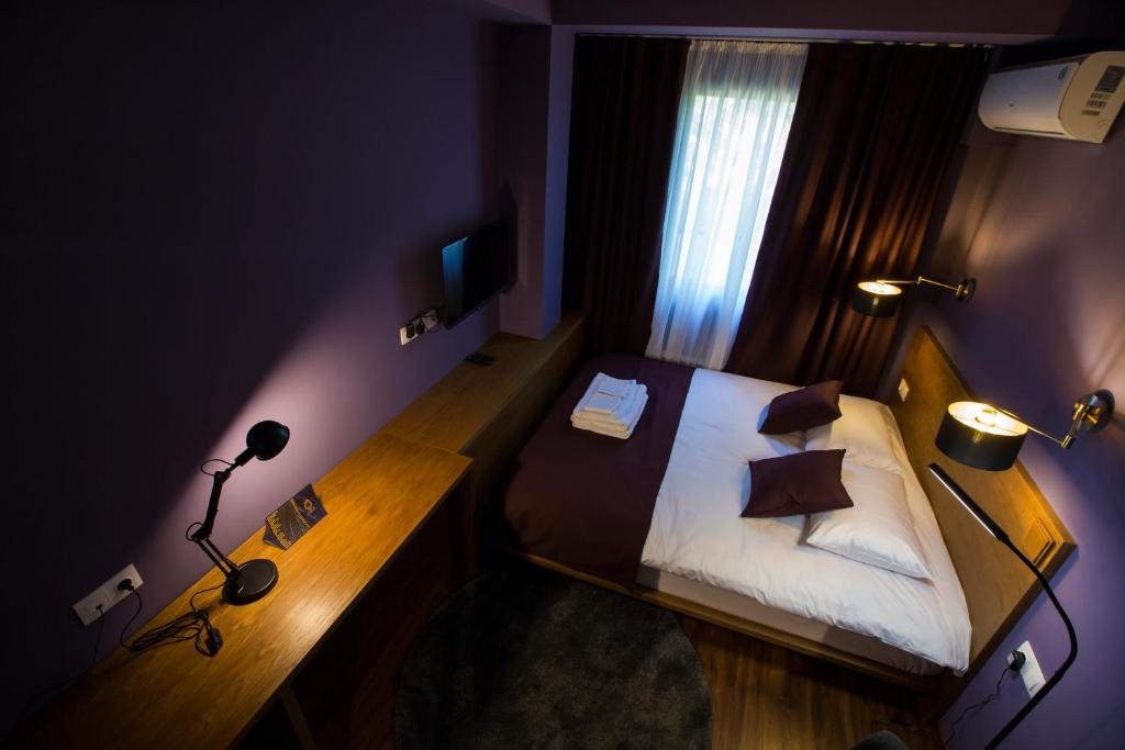 Postel nebo postele na pokoji v ubytování Elle Boutique Hotel