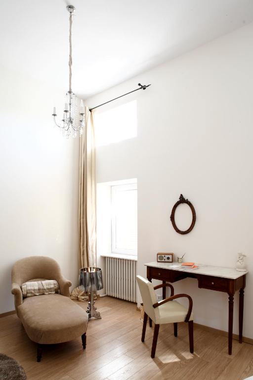 Posezení v ubytování Auberge Du Paradis