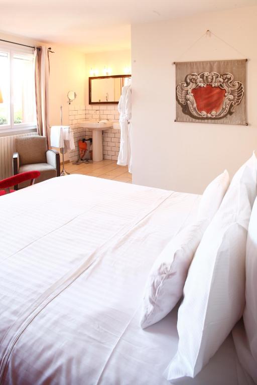 Postel nebo postele na pokoji v ubytování Auberge Du Paradis