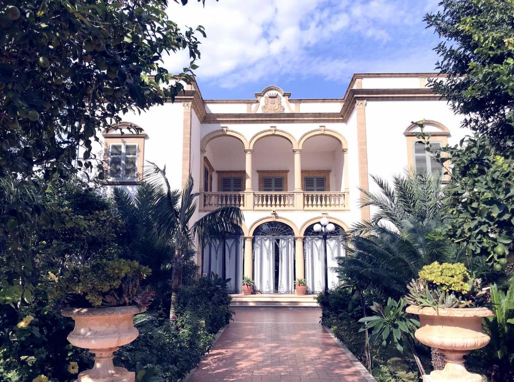 A garden outside VILLA MARRONE - Relais -