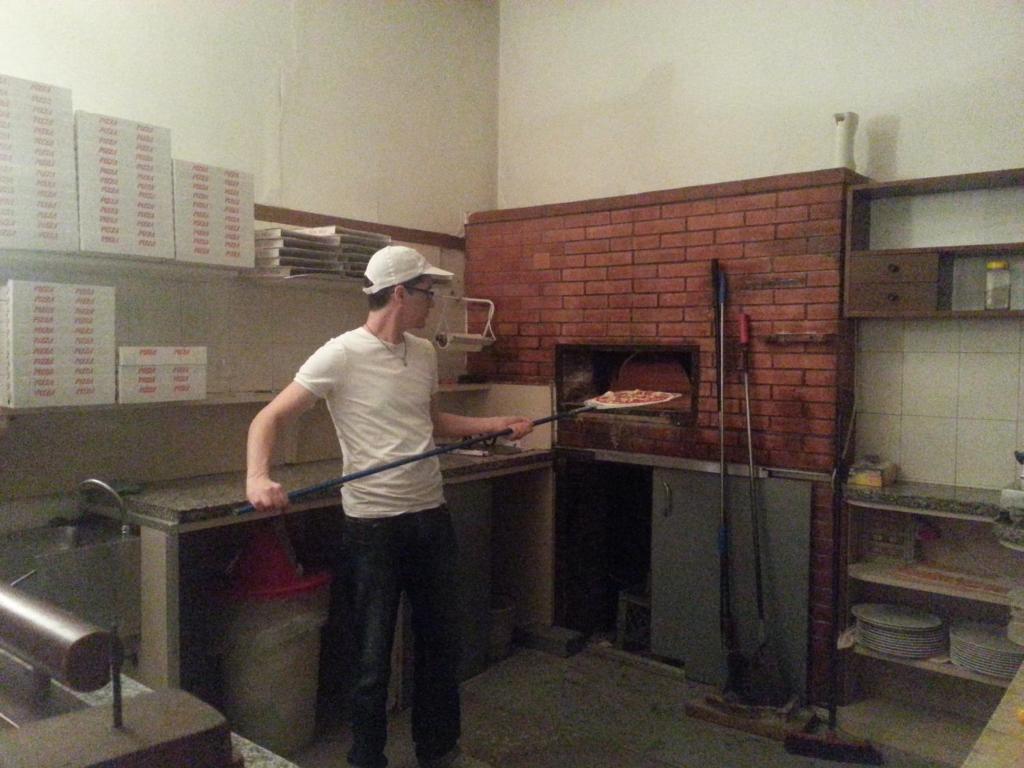 Kuchyň nebo kuchyňský kout v ubytování Albergo Pizzeria Sole