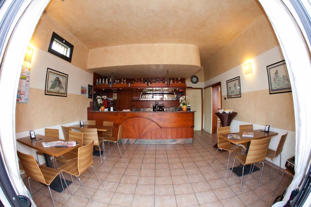 Lounge nebo bar v ubytování Hotel Pinamonte