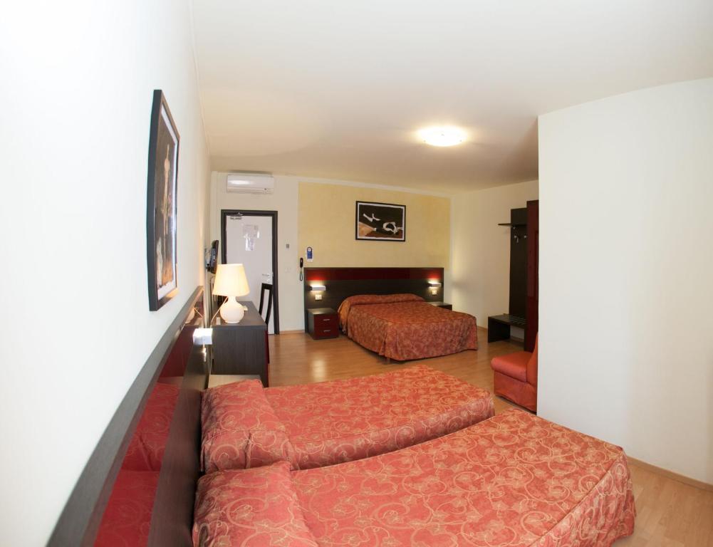 Postel nebo postele na pokoji v ubytování Hotel Pinamonte