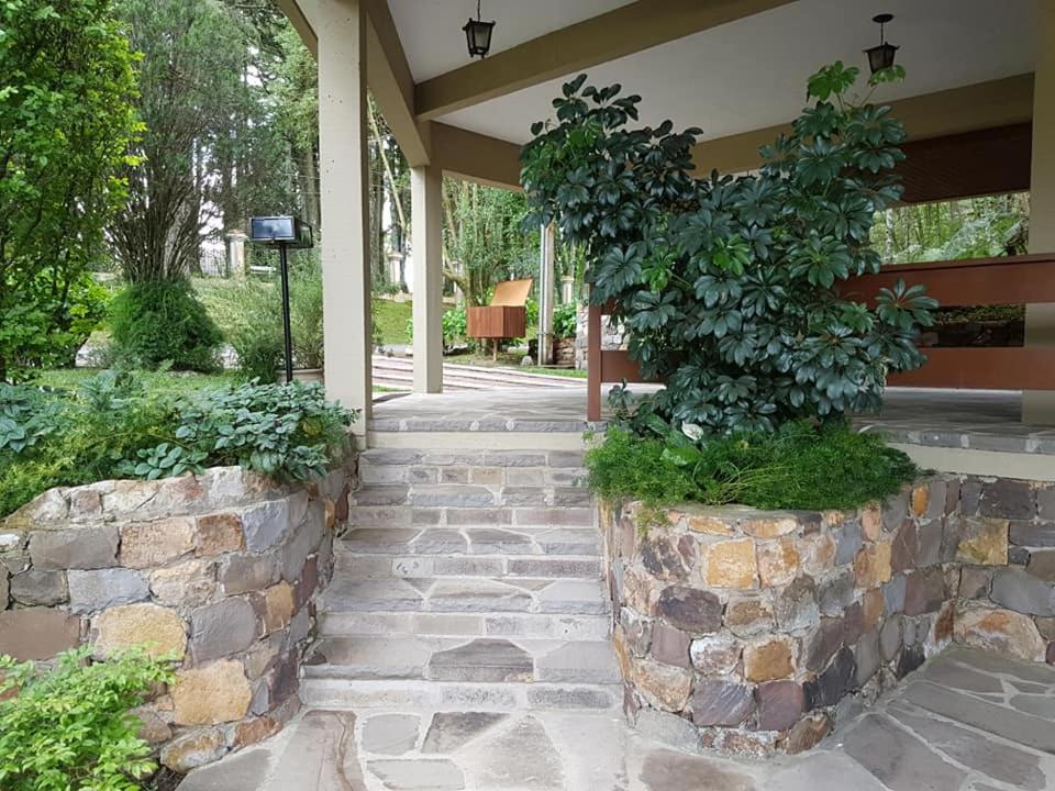 LOCAR-IN GRAMADO Solar das Hortênsias  LOCAR-IN GRAMADO Solar das Hortênsias