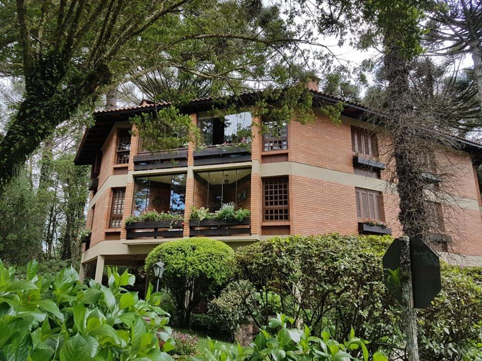 LOCAR-IN GRAMADO Solar das Hortênsias  LOCAR-IN GRAMADO Solar das Hortênsias