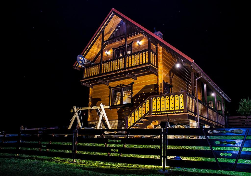 Chatka Pod Laskiem - Domki w górach - Two-Bedroom Chalet