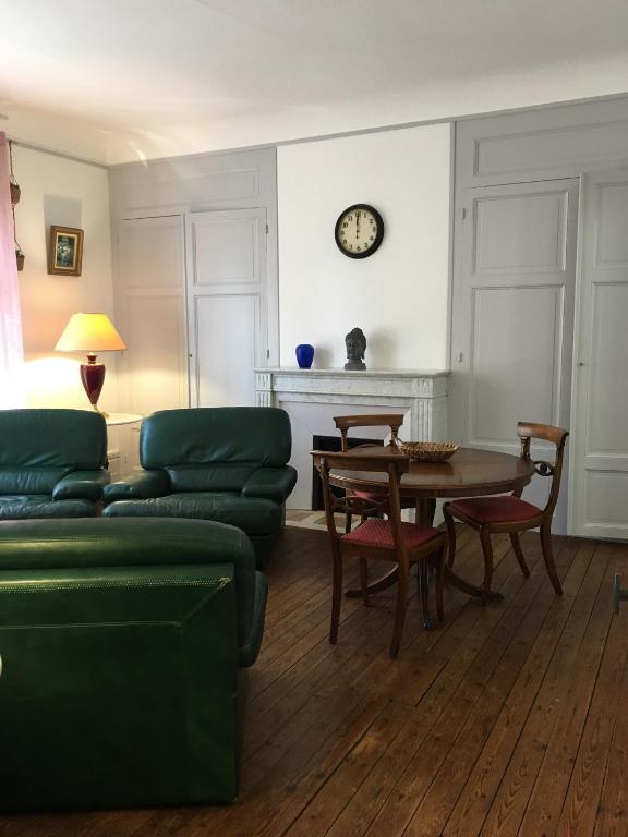 Photo de la galerie de l'établissement Aux Pieds de La Cathedrale, à Boulogne-sur-Mer