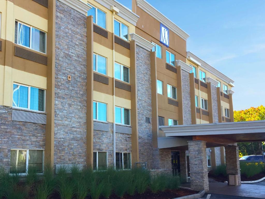 an apartment building with a parking lot in front of it at Comfort Inn & Suites Tigard near Washington Square in Tigard