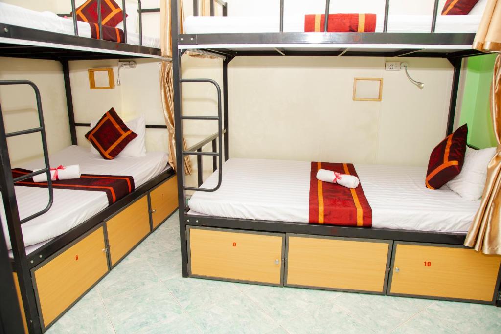 Postel nebo postele na pokoji v ubytování Hanoi City Backpackers Hostel