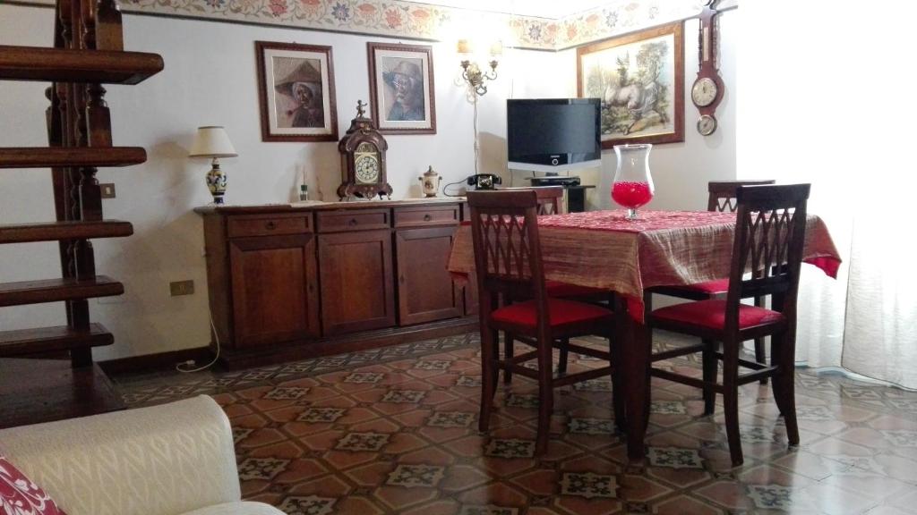 A television and/or entertainment centre at Casa de Spuches