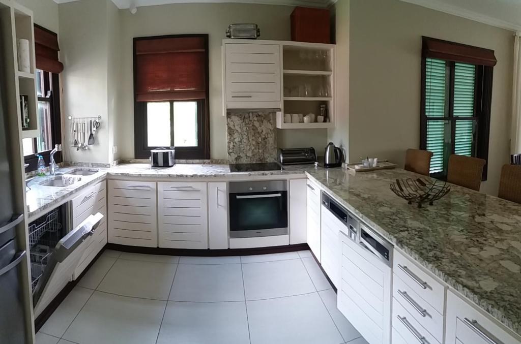 Kuchyň nebo kuchyňský kout v ubytování Papay Suite by Simply-Seychelles