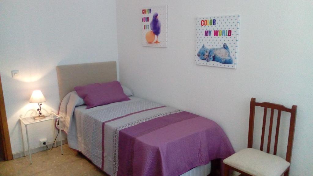 Postel nebo postele na pokoji v ubytování VIVIENDA COMPLETA EN SEVILLA