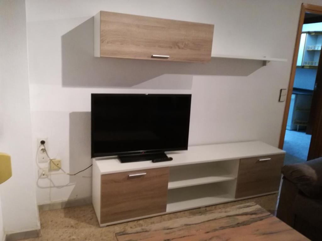 TV a/nebo společenská místnost v ubytování VIVIENDA COMPLETA EN SEVILLA