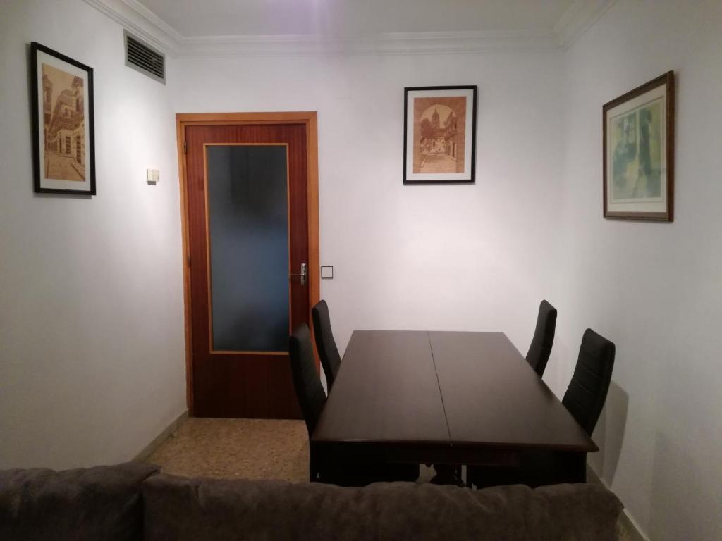 Fotografie z fotogalerie ubytování VIVIENDA COMPLETA EN SEVILLA v destinaci Seville