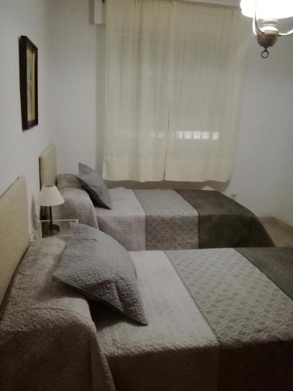 Postel nebo postele na pokoji v ubytování VIVIENDA COMPLETA EN SEVILLA