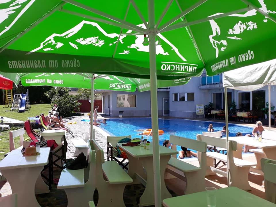 Bazén v ubytování Hotel Sunset Beach nebo v jeho okolí