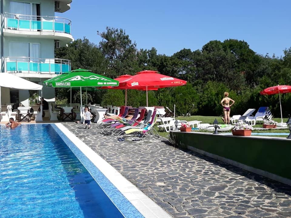 Bazén v ubytování Hotel Sunset Beach nebo v jeho okolí