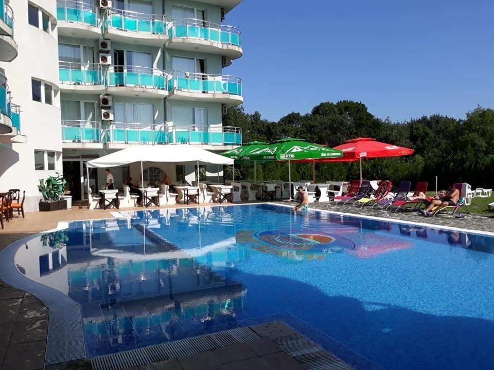 Bazén v ubytování Hotel Sunset Beach nebo v jeho okolí