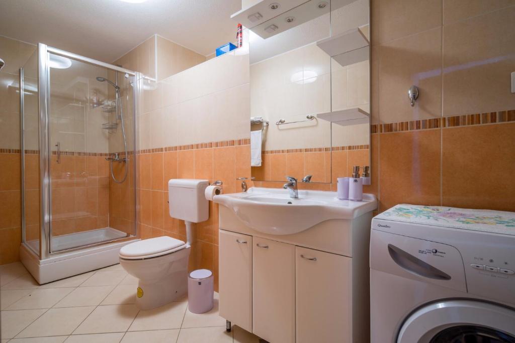 Koupelna v ubytování Apartments "Villa Antea"