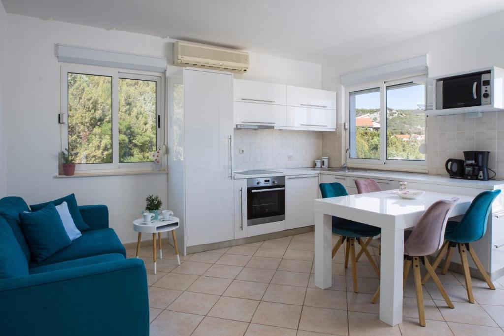Kuchyň nebo kuchyňský kout v ubytování Apartments "Villa Antea"