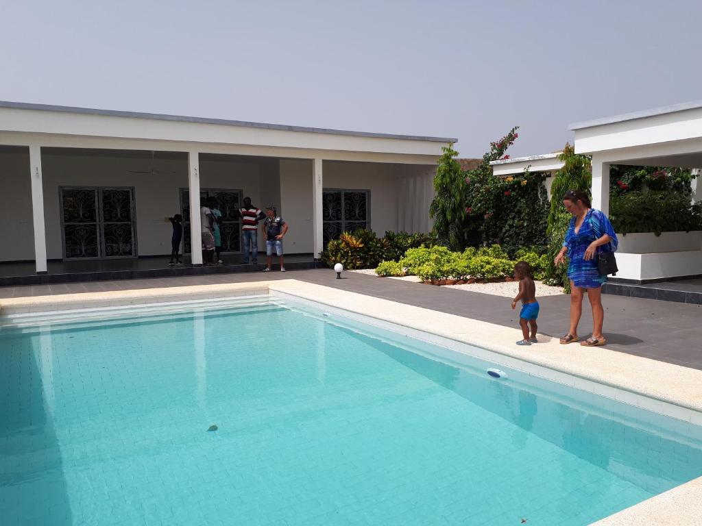 Villa contemporaine au calme sans vis à vis piscine privéeの敷地内または近くにあるプール
