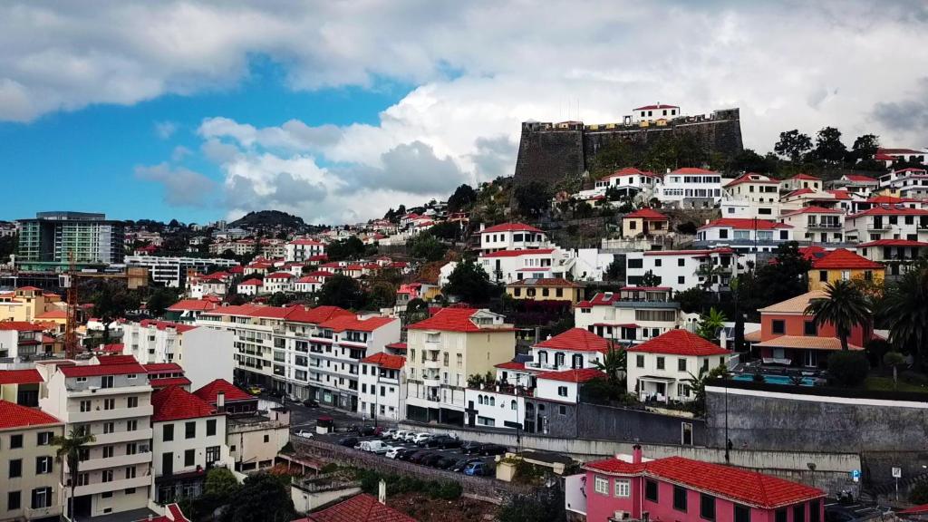 Nespecifikovaný výhled na destinaci Funchal nebo výhled na město při pohledu z hotelu