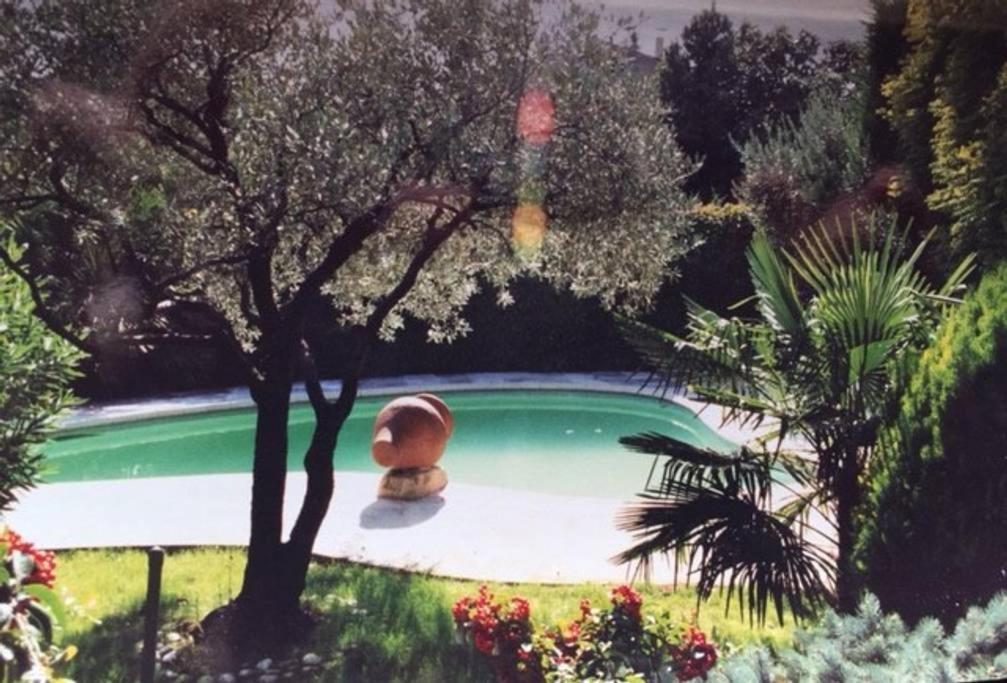 Het zwembad bij of vlak bij Maison en Provence
