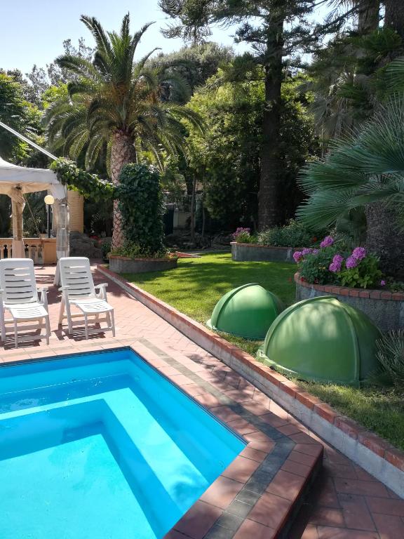 Bazén v ubytování Hotel Miramare nebo v jeho okolí
