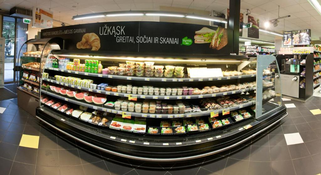 Supermarket nebo jiné obchody v  hotelu nebo okolí