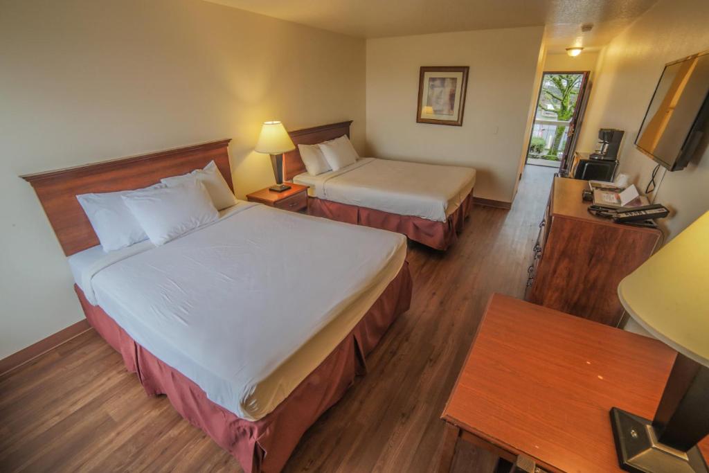 Sunnyside Inn and Suites - Économie Queen Chambre Avec Deux Lits Queen