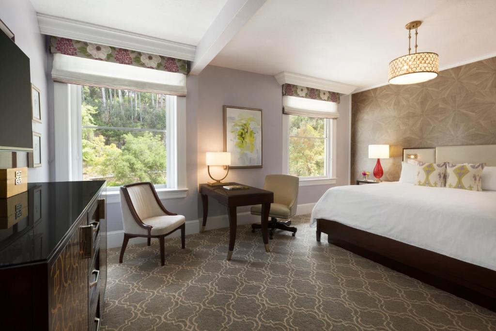 The Claremont Club & Spa, A Fairmont Hotel - Deluxe Queen Room With Two Queen Beds