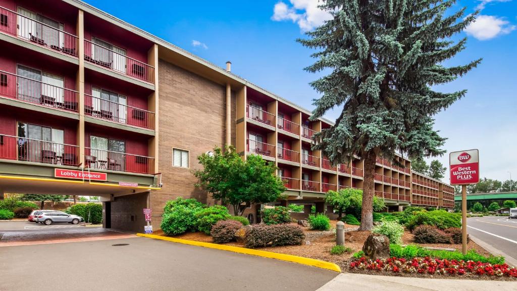 Best Western Plus Rivershore Hotel photo